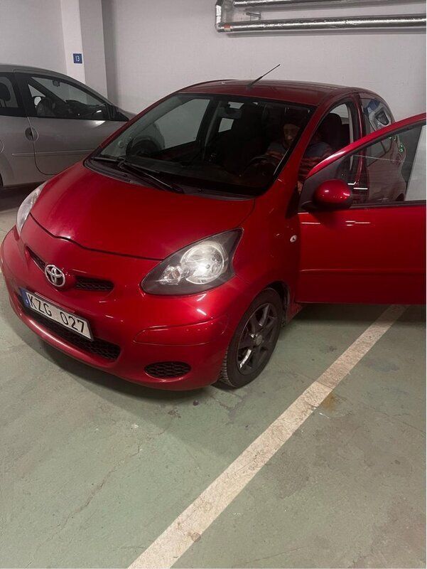 Röd Begagnad 2010 Toyota Aygo Halvkombi | 26 000 kr (Marknadspris) - Bild 1/1