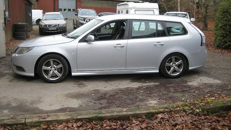 Grå Begagnad 2008 Saab 9-3 Aero Kombi | 42 900 kr (Marknadspris) - Bild 1/4