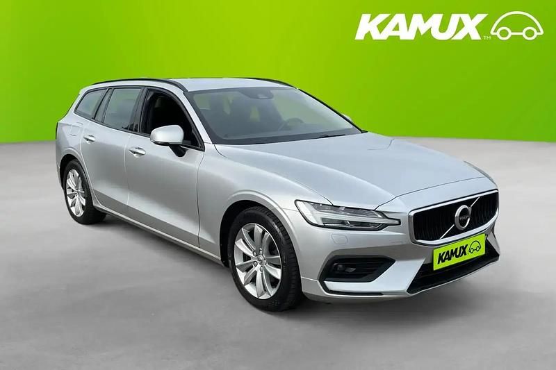 Silver/grå Begagnad 2020 Volvo V60 Momentum Kombi | 196 900 kr (Marknadspris) - Bild 1/4