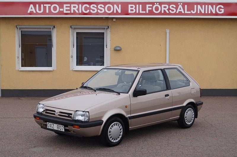 Ljusbrun Begagnad 1989 Nissan Micra Halvkombi | 39 900 kr - Bild 1/4
