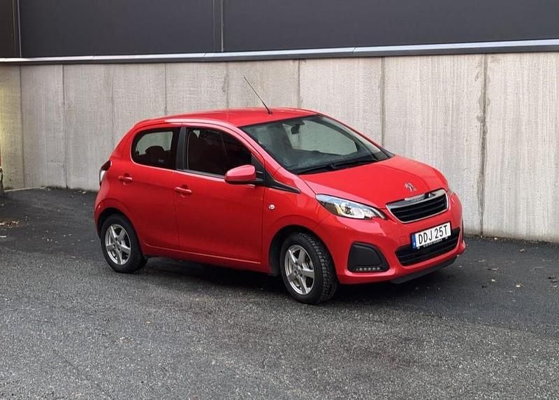 Röd Begagnad 2021 Peugeot 108 Halvkombi | 119 000 kr (Dyr) - Bild 1/4