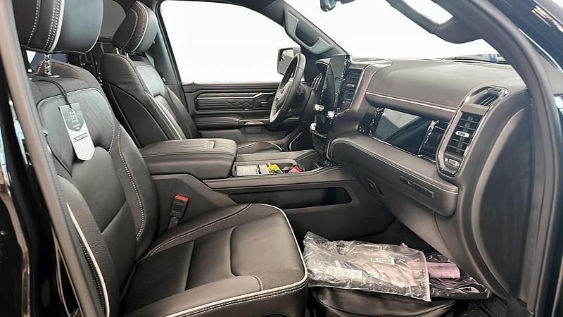 Ny RAM 1500 2025 Svart Pickup