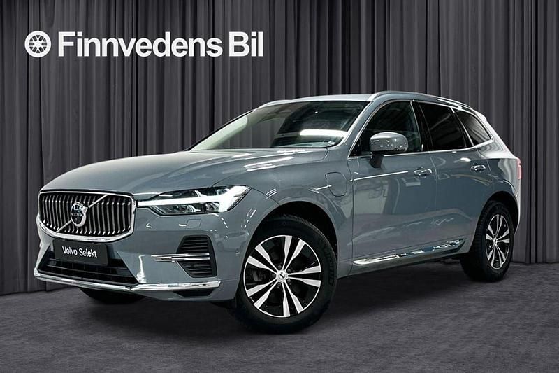 Grå Begagnad 2023 Volvo XC60 Core SUV | 469 000 kr (Marknadspris) - Bild 1/4