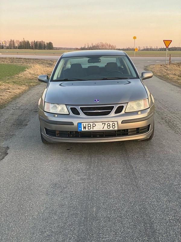 Begagnad 2004 Saab 9-3 Sedan | 14 500 kr (Marknadspris) - Bild 1/4