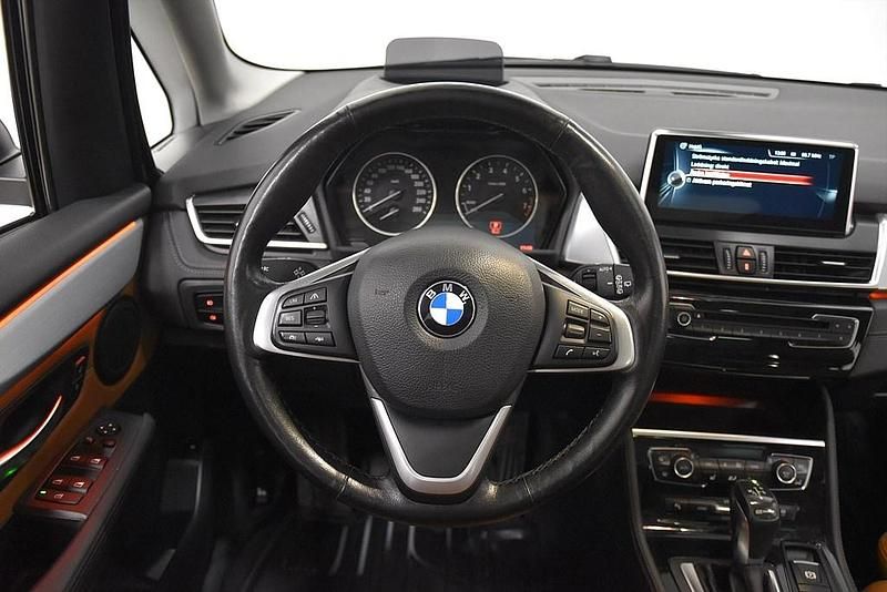 Begagnad BMW 225 Active Tourer Luxury Line 2016 Vit Minibuss