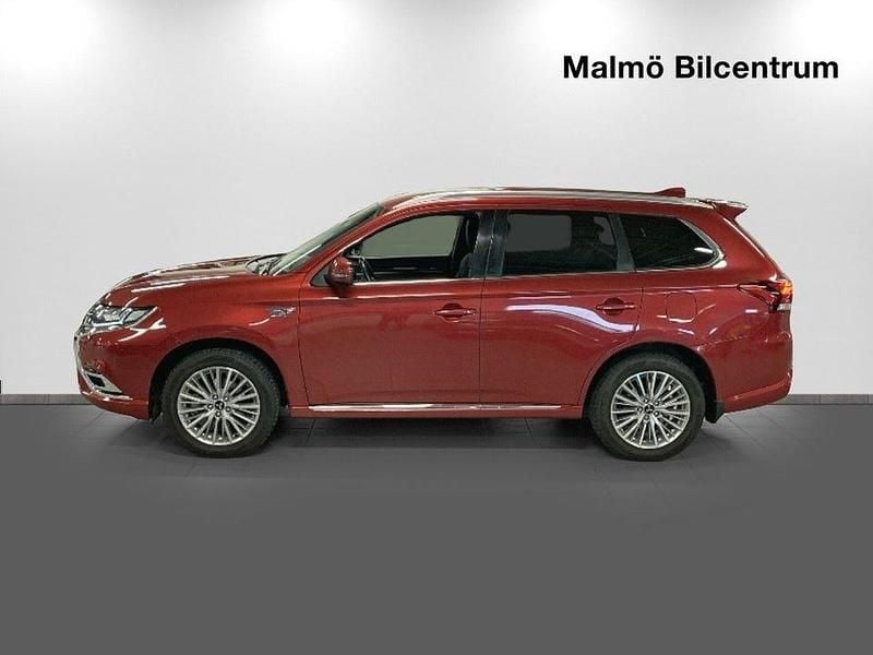 Begagnad Mitsubishi Outlander 224 HK (164 kW) 2019 Röd SUV
