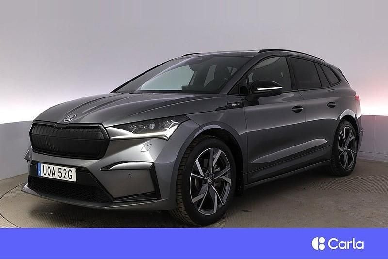 Grå Begagnad 2023 Skoda Enyaq iV SportLine SUV | 479 900 kr (Marknadspris) - Bild 1/4