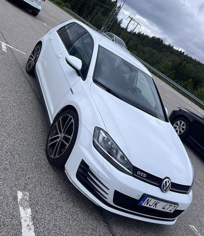 Vit Begagnad 2014 VW Golf VII GTD Halvkombi | 145 000 kr (Marknadspris) - Bild 1/4