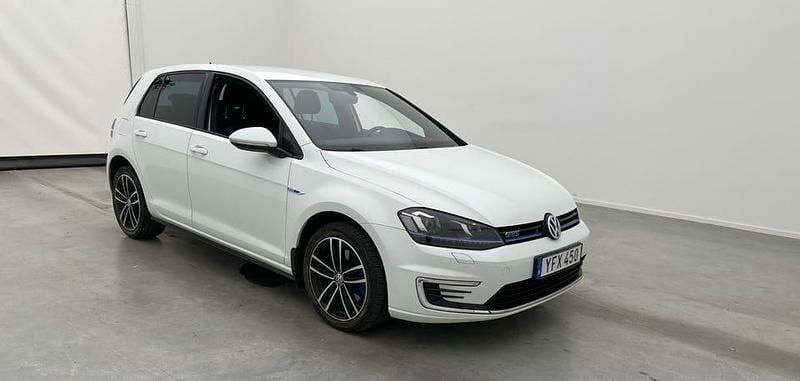 Begagnad VW Golf VII GTE 204 HK (150 kW) 2017