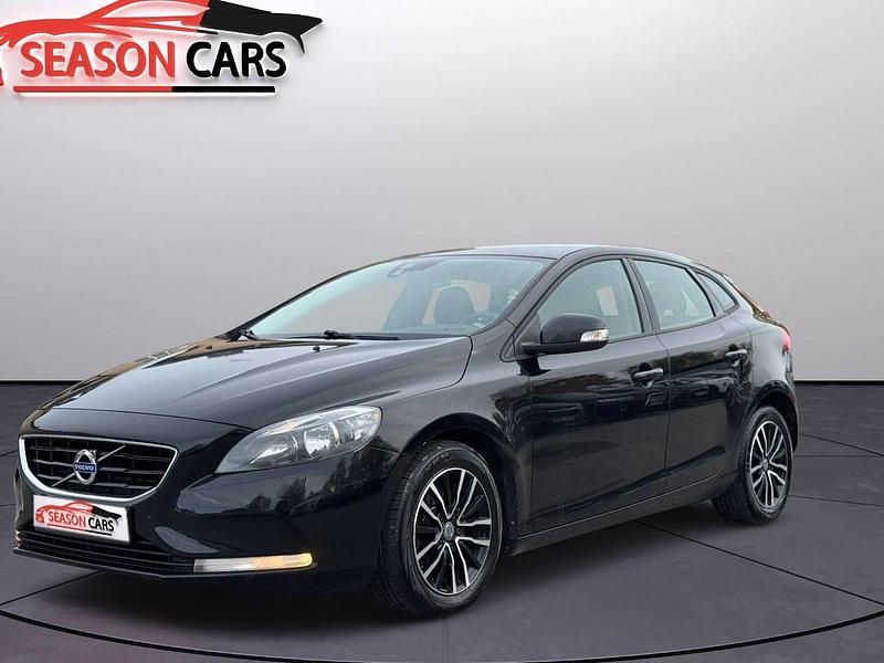 Svart Begagnad 2013 Volvo V40 Kinetic Kombi | 89 900 kr (Marknadspris) - Bild 1/4