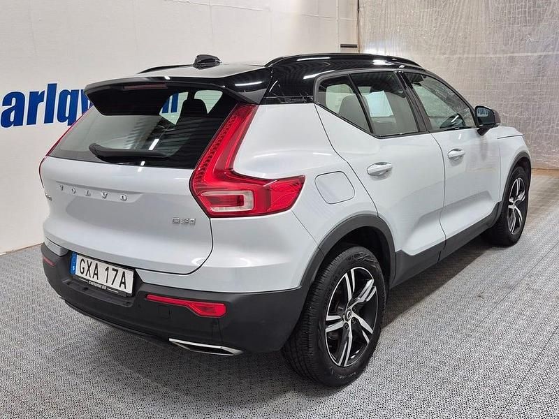 Begagnad Volvo XC40 R-Design 150 HK (110 kW) 2020 Silver (glaciärsilver metallic) SUV