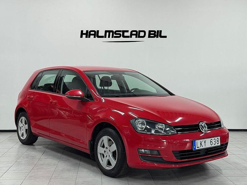 Röd Begagnad 2013 VW Golf VII Halvkombi | 94 500 kr (Marknadspris) - Bild 1/4