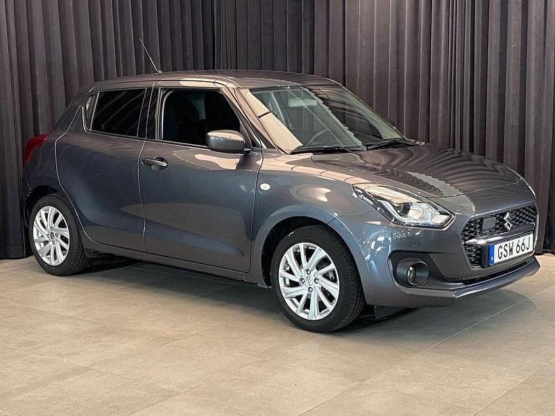Grå Begagnad 2022 Suzuki Swift Halvkombi | 139 000 kr (Bra pris) - Bild 1/4