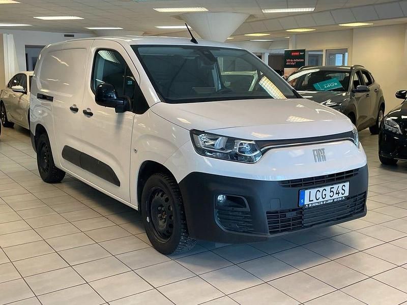 Begagnad Fiat e-Doblò L2 50 kWh 100 kW (136 HK) 2023 Vit Minibuss