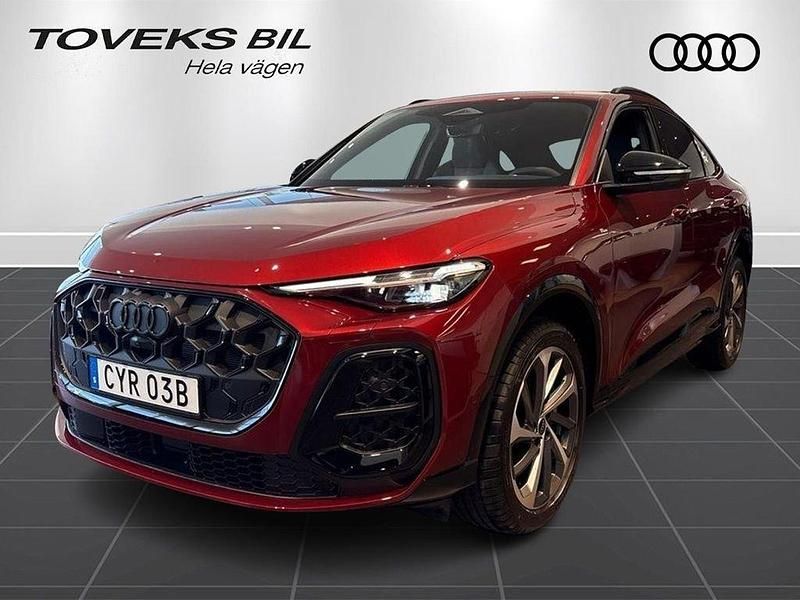 Röd (grenadinröd metallic) Ny 2025 Audi Q5 Sportback Edition .1 SUV | 799 000 kr (Marknadspris) - Bild 1/4