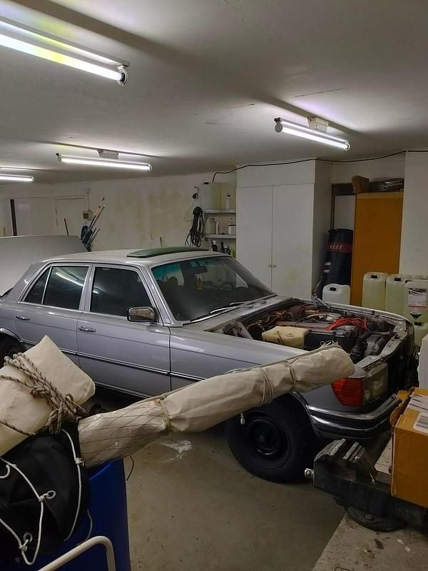 Begagnad Mercedes 280 SE 185 HK (136 kW) 1975