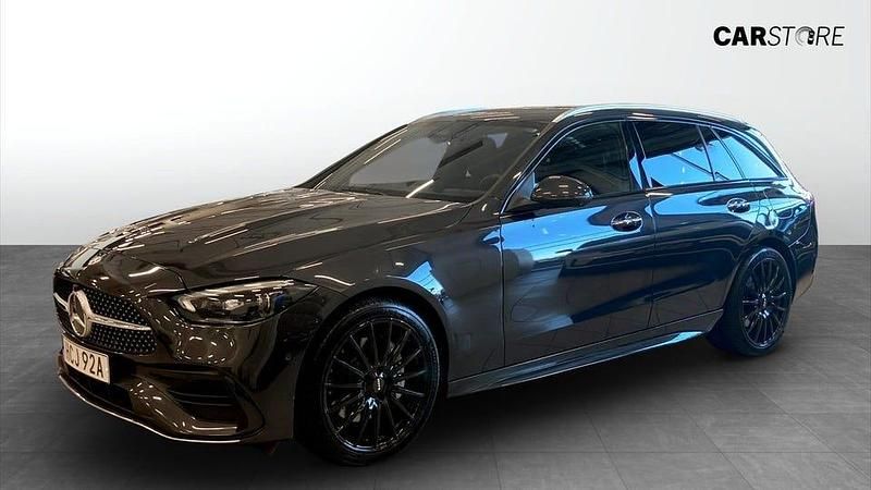 Grå Begagnad 2022 Mercedes C300 AMG line Kombi | 399 900 kr - Bild 1/4