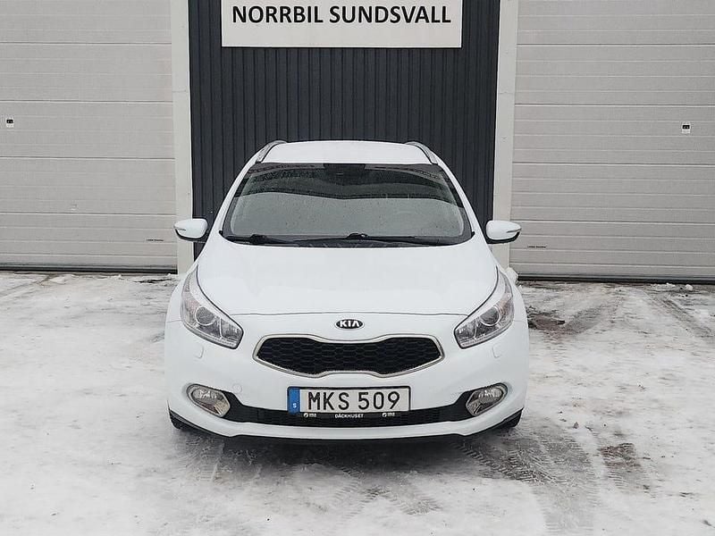 Vit Begagnad 2014 Kia Ceed Sportswagon Comfort Kombi | 69 000 kr (Marknadspris) - Bild 1/4