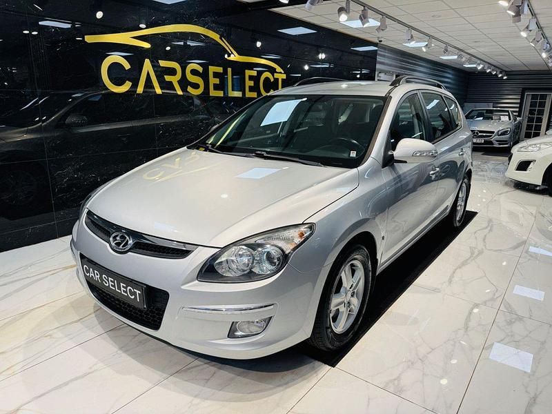 Silver Begagnad 2010 Hyundai i30 Kombi | 48 900 kr (Marknadspris) - Bild 1/4
