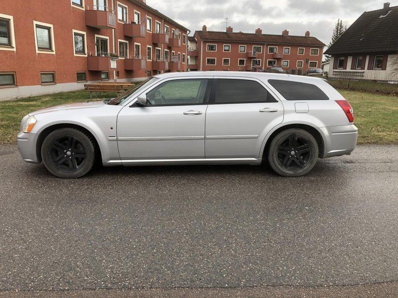 Dodge magnum hemi