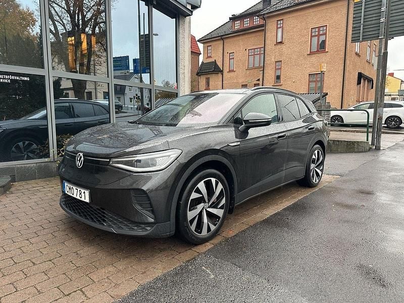 Mörkgrå Begagnad 2021 VW ID.4 Pro Performance SUV | 299 000 kr (Marknadspris) - Bild 1/4
