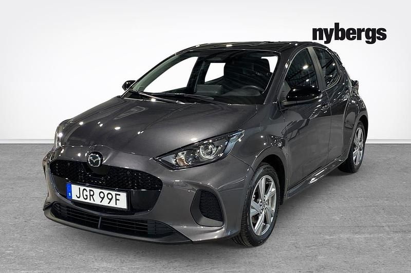 Grå Begagnad 2024 Mazda 2 Halvkombi | 209 000 kr (Marknadspris) - Bild 1/4