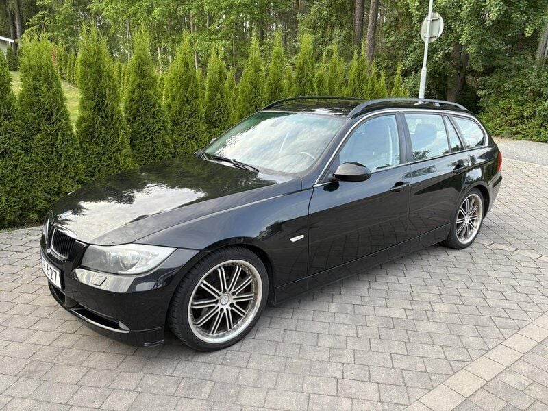 Svart Begagnad 2006 BMW 325 Sport Line Kombi | 53 700 kr (Bra pris) - Bild 1/4