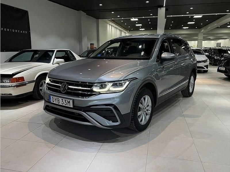 Silver Begagnad 2022 VW Tiguan Allspace SUV | 339 900 kr (Bra pris) - Bild 1/4