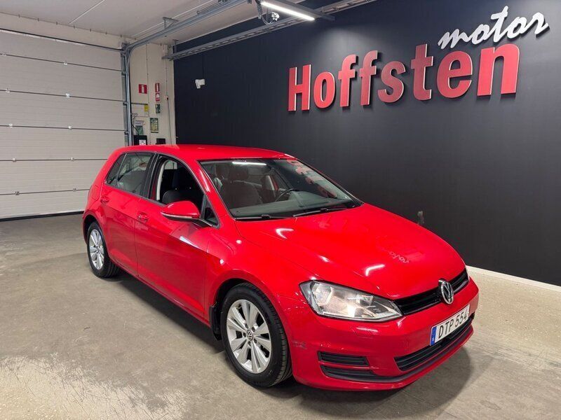 Röd Begagnad 2014 VW Golf VII Halvkombi | 99 900 kr (Marknadspris) - Bild 1/4