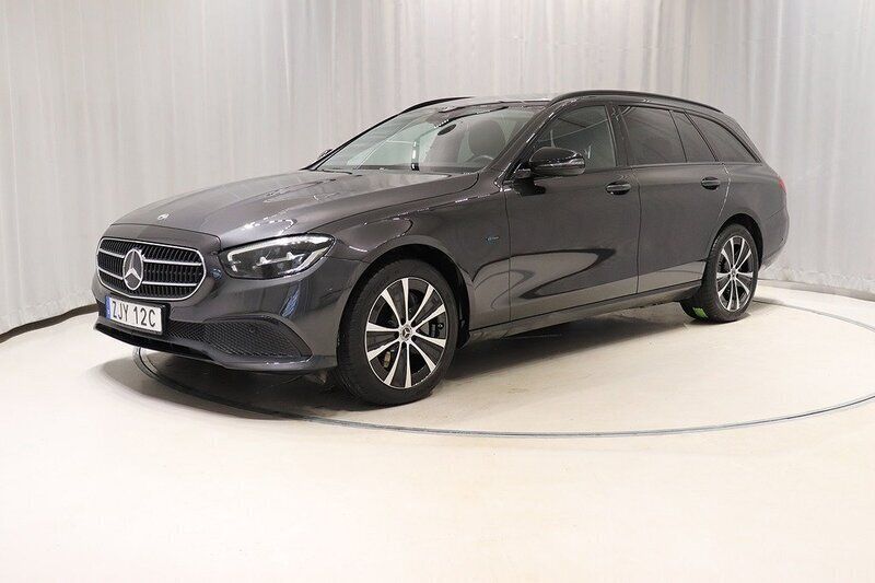 Grå Begagnad 2021 Mercedes E300 Kombi | 319 800 kr (Marknadspris) - Bild 1/4