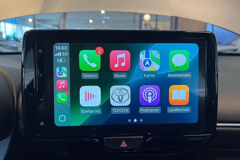 Silver Ny 2025 Toyota Yaris Hybrid Active Halvkombi | 249 900 kr (Marknadspris) - Bild 1/4