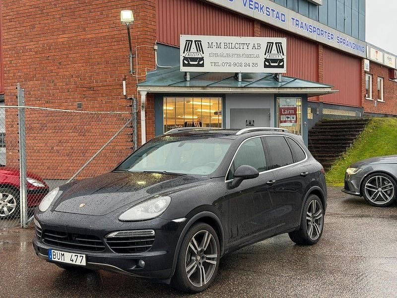 Svart Begagnad 2011 Porsche Cayenne SUV | 125 900 kr (Bra pris) - Bild 1/4