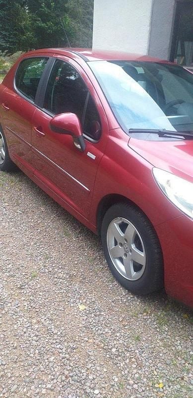 Röd Begagnad 2010 Peugeot 207 Halvkombi | 20 500 kr (Bra pris) - Bild 1/2