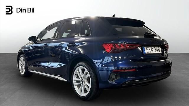 Begagnad Audi A3 Advanced Plus 150 HK (110 kW) 2022 Navarrablå metallic Sedan