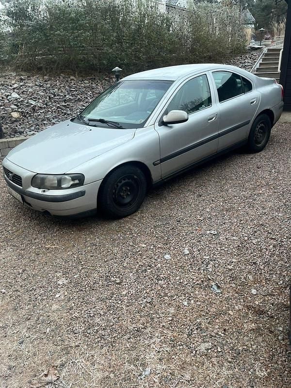 Begagnad 2001 Volvo S60 Sedan | 9 900 kr (Marknadspris) - Bild 1/4