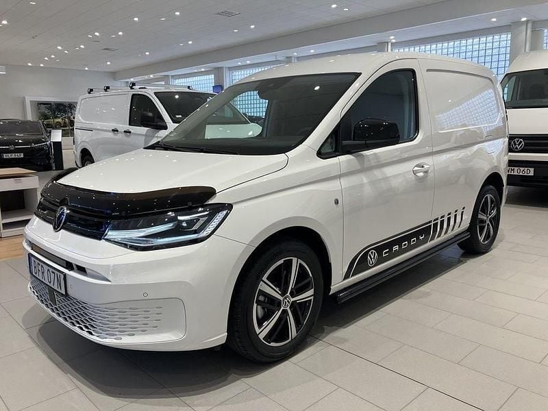 Vit (candyvit) Ny 2025 VW Caddy Minibuss | 412 500 kr (Marknadspris) - Bild 1/4