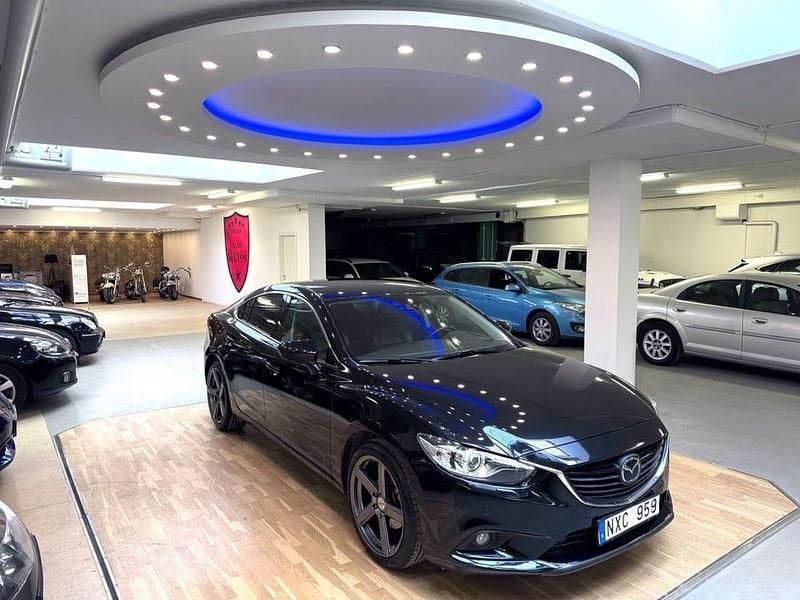 Svart Begagnad 2013 Mazda 6 Sedan | 149 900 kr (Lite dyr) - Bild 1/4