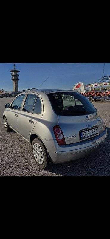 Silver Begagnad 2010 Nissan Micra Halvkombi | 17 500 kr (Marknadspris) - Bild 1/4