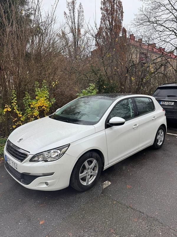 Vit Begagnad 2013 Peugeot 308 Halvkombi | 64 500 kr (Bra pris) - Bild 1/4