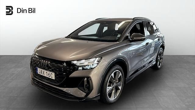 Grå Begagnad 2023 Audi Q4 e-tron S-Line SUV | 529 900 kr (Marknadspris) - Bild 1/4