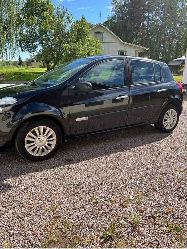Röd Begagnad 2010 Peugeot 207 Halvkombi | 20 000 kr (Bra pris) - Bild 1/1