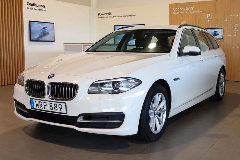 Vit Begagnad 2015 BMW 520 Kombi | 164 800 kr (Marknadspris) - Bild 1/3