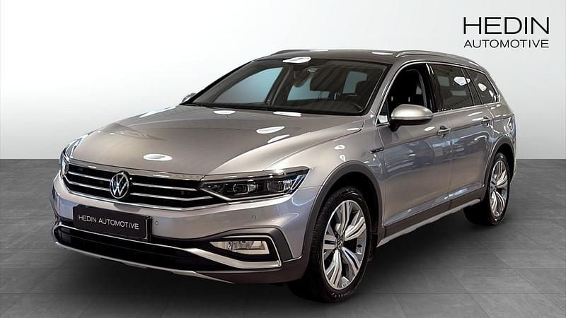 Silver (grey) Begagnad 2023 VW Passat Alltrack Kombi | 359 000 kr (Marknadspris) - Bild 1/4