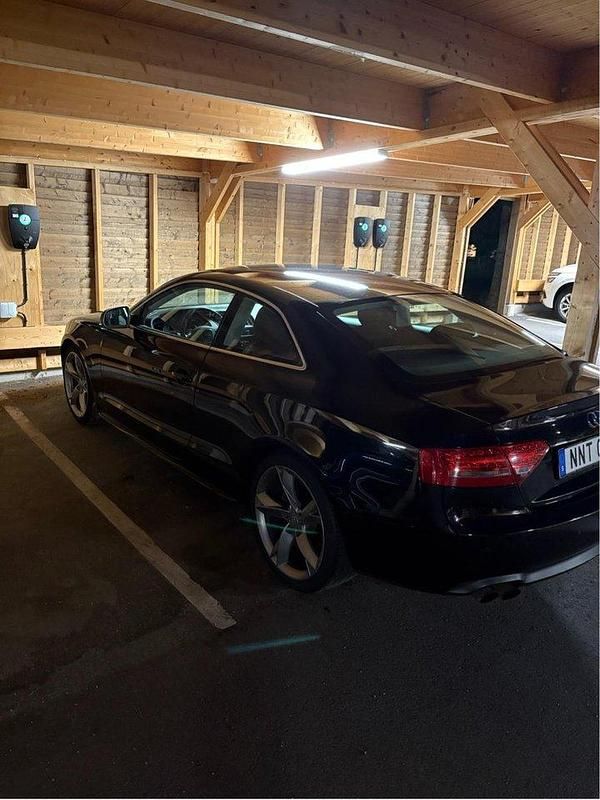 Svart Begagnad 2011 Audi A5 Comfort Sportkupé | 67 000 kr - Bild 1/4