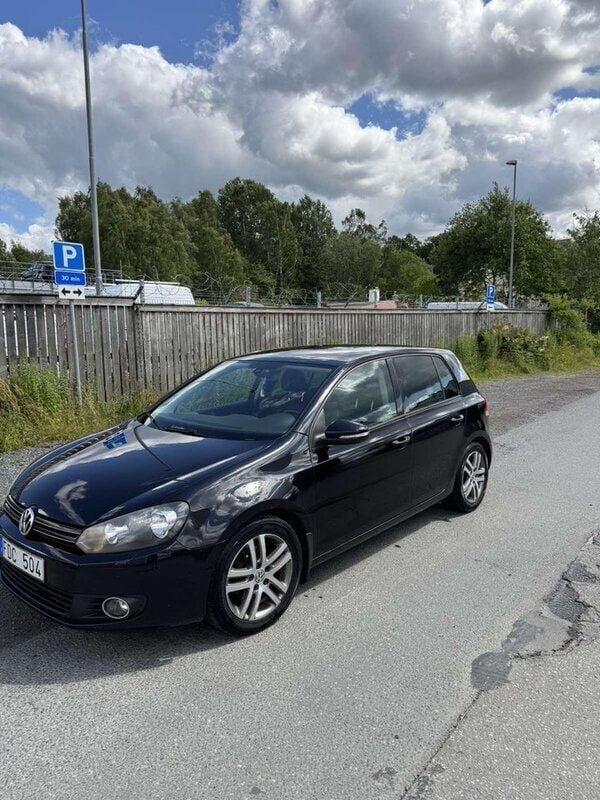 Svart Begagnad 2011 VW Golf VI Halvkombi | 57 000 kr (Marknadspris) - Bild 1/4
