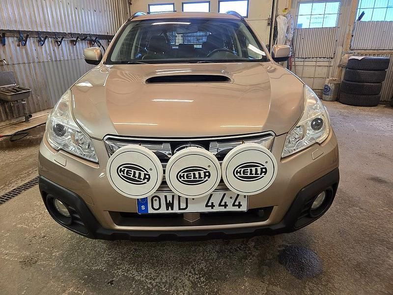 Begagnad Subaru Outback 150 HK (110 kW) 2013 Brun Kombi