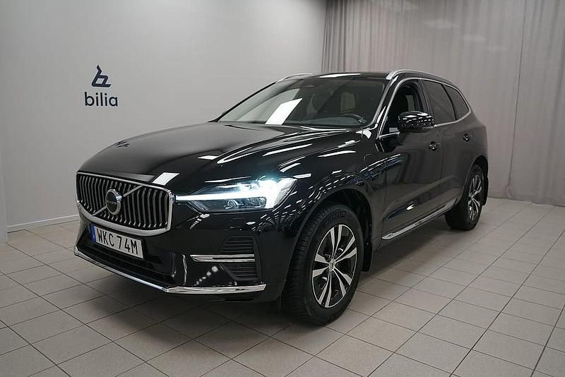 Svart Begagnad 2022 Volvo XC60 Core SUV | 409 900 kr (Bra pris) - Bild 1/4