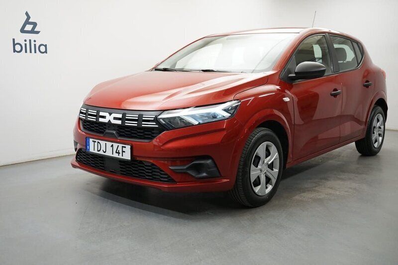 Röd Begagnad 2022 Dacia Sandero Essentiel Halvkombi | 129 900 kr (Marknadspris) - Bild 1/4