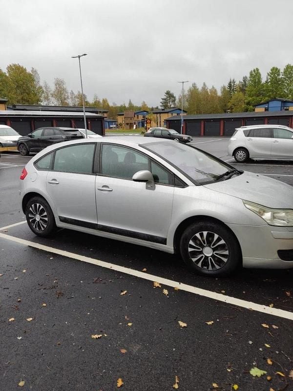 Silver Begagnad 2006 Citroën C4 Halvkombi | 18 000 kr (Marknadspris) - Bild 1/1