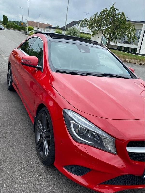 Röd Begagnad 2015 Mercedes CLA220 Sedan | 149 000 kr (Marknadspris) - Bild 1/4
